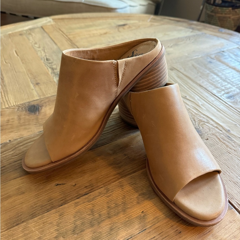 Sofft Size 8 Heeled Open Toe Mule, Camel Color. 2… - image 1